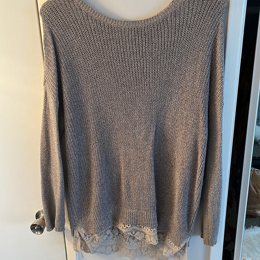 Oversized grey sweater with laced trim